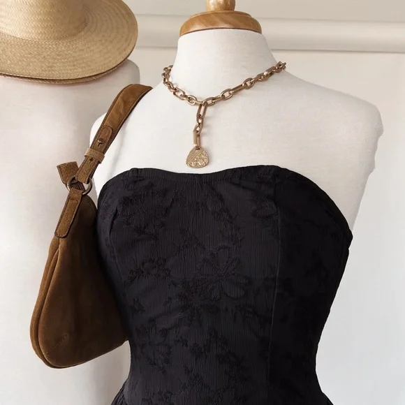 BLACK STRAPLESS EMBRIODERED SWEETHEART DRESS - Picture 2 of 10